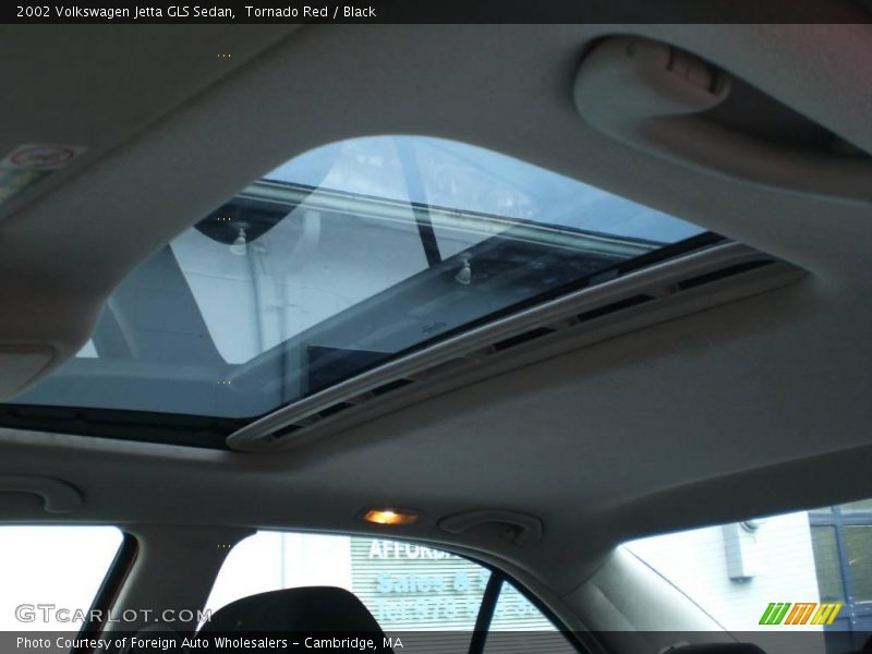 Tornado Red / Black 2002 Volkswagen Jetta GLS Sedan