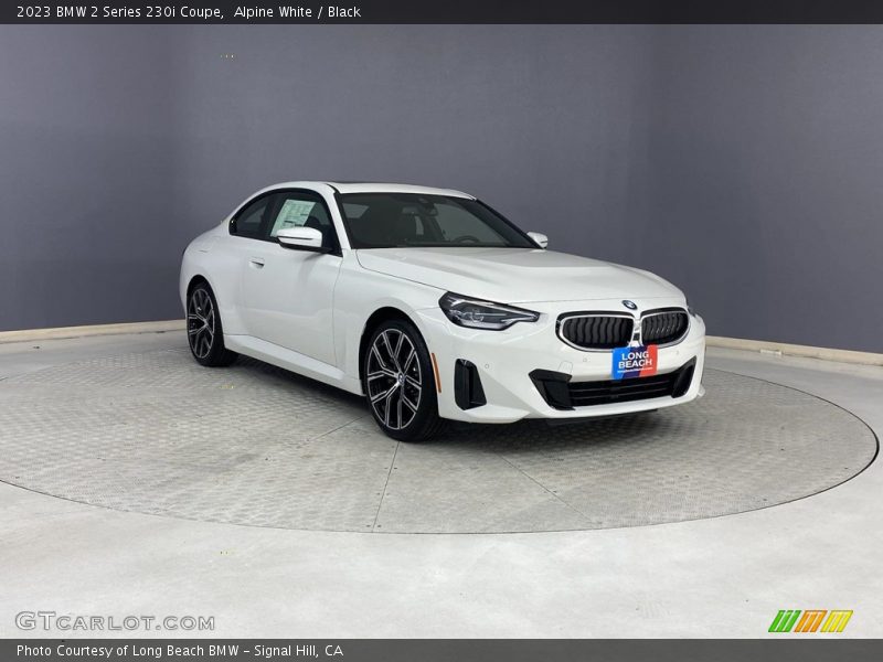 Front 3/4 View of 2023 2 Series 230i Coupe