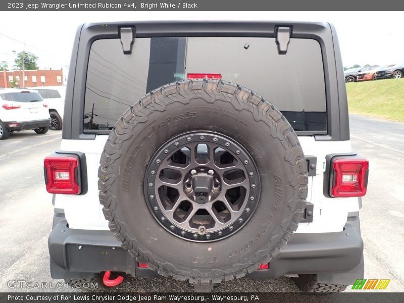 Bright White / Black 2023 Jeep Wrangler Unlimited Rubicon 4x4