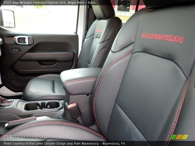Bright White / Black 2023 Jeep Wrangler Unlimited Rubicon 4x4