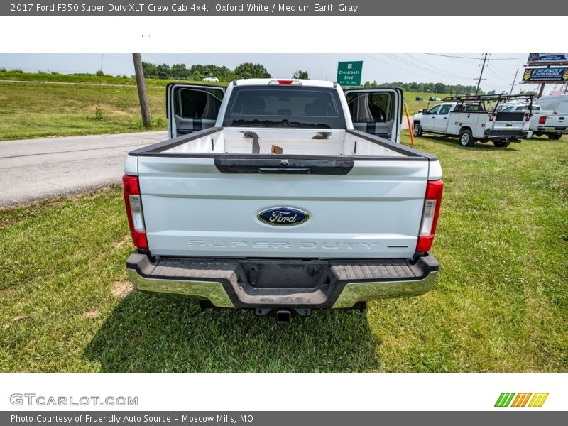 Oxford White / Medium Earth Gray 2017 Ford F350 Super Duty XLT Crew Cab 4x4