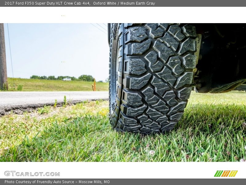 Oxford White / Medium Earth Gray 2017 Ford F350 Super Duty XLT Crew Cab 4x4
