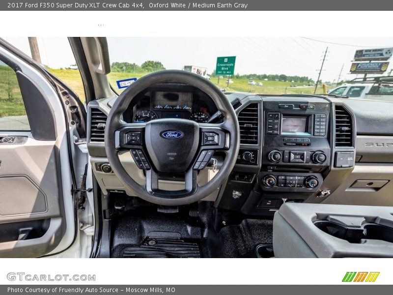 Oxford White / Medium Earth Gray 2017 Ford F350 Super Duty XLT Crew Cab 4x4