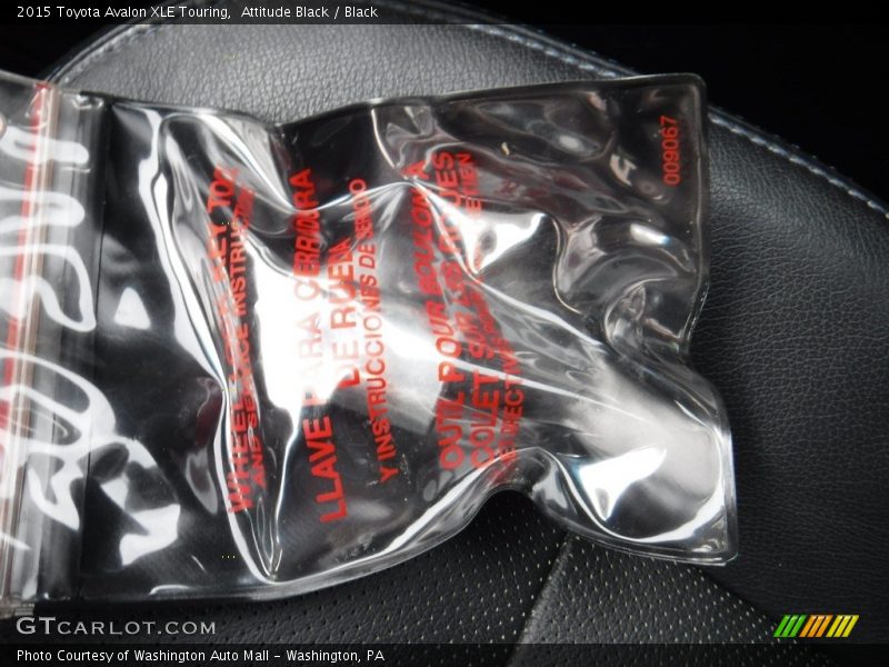 Attitude Black / Black 2015 Toyota Avalon XLE Touring