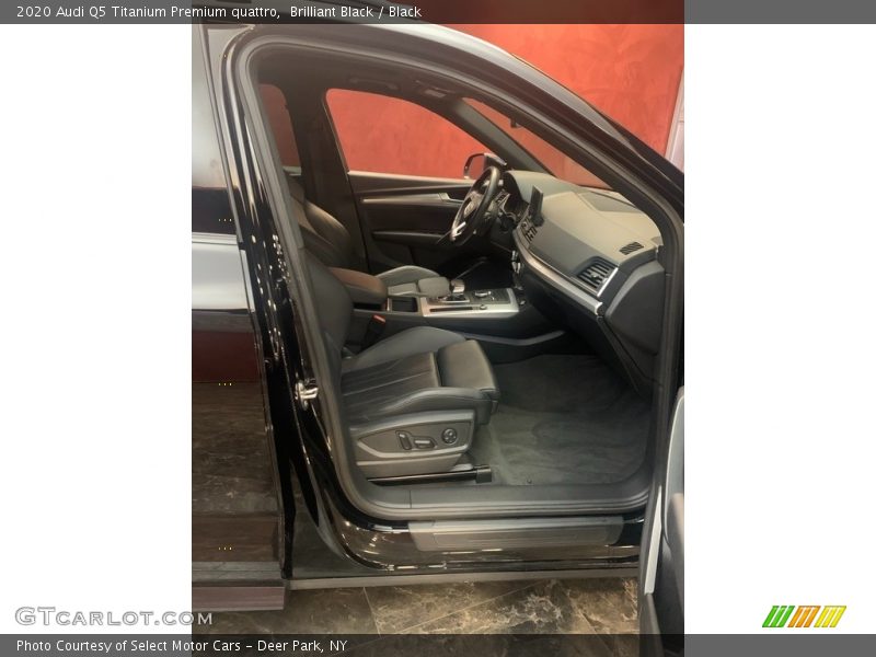 Brilliant Black / Black 2020 Audi Q5 Titanium Premium quattro