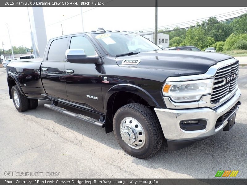 Front 3/4 View of 2019 3500 Laramie Crew Cab 4x4