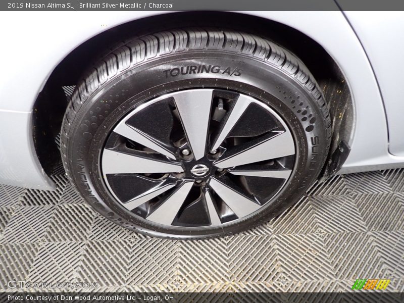 Brilliant Silver Metallic / Charcoal 2019 Nissan Altima SL
