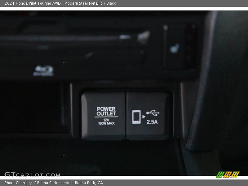 Modern Steel Metallic / Black 2021 Honda Pilot Touring AWD