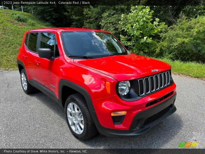 Front 3/4 View of 2023 Renegade Latitude 4x4
