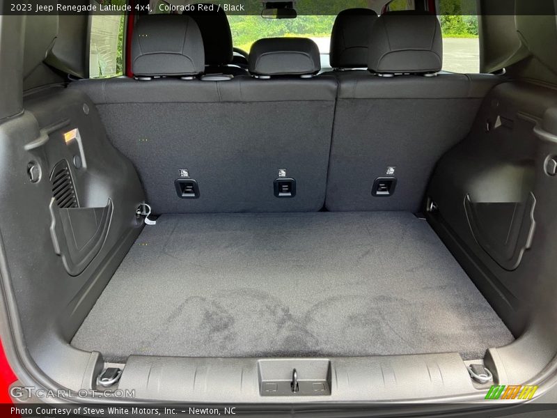  2023 Renegade Latitude 4x4 Trunk