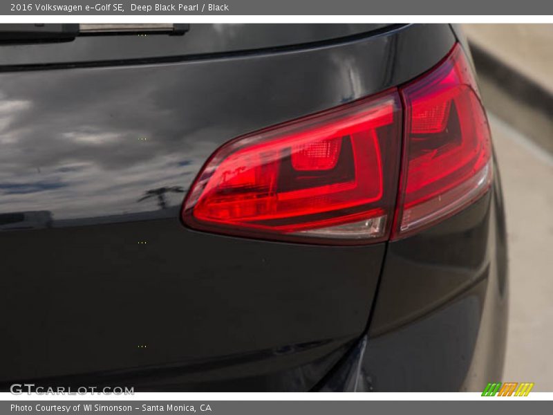 Deep Black Pearl / Black 2016 Volkswagen e-Golf SE