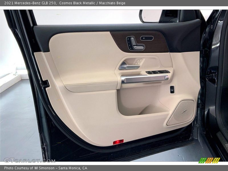 Cosmos Black Metallic / Macchiato Beige 2021 Mercedes-Benz GLB 250