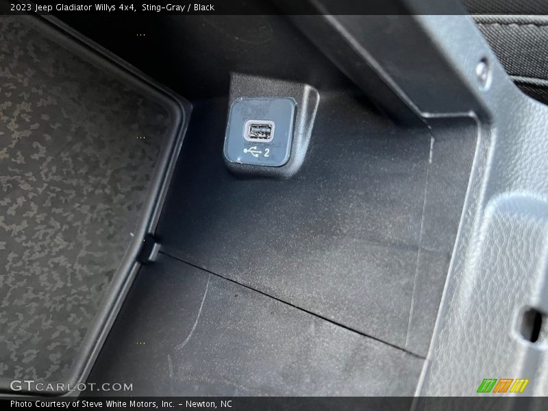 Sting-Gray / Black 2023 Jeep Gladiator Willys 4x4