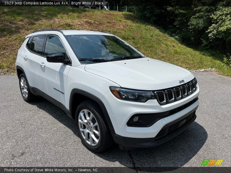 Bright White / Black 2023 Jeep Compass Latitude Lux 4x4