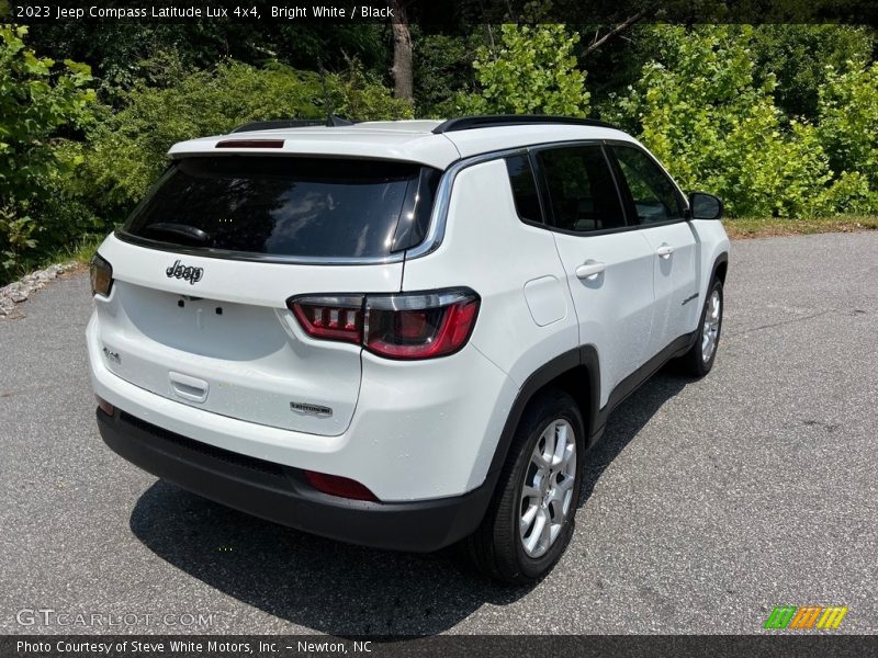 Bright White / Black 2023 Jeep Compass Latitude Lux 4x4