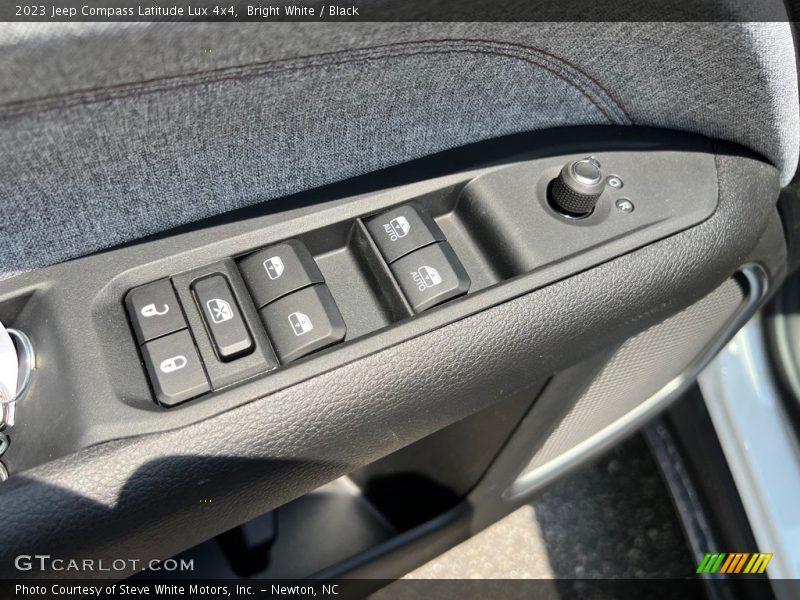 Bright White / Black 2023 Jeep Compass Latitude Lux 4x4