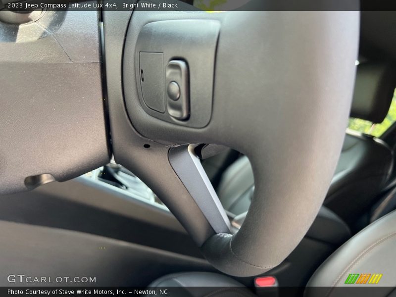 Bright White / Black 2023 Jeep Compass Latitude Lux 4x4
