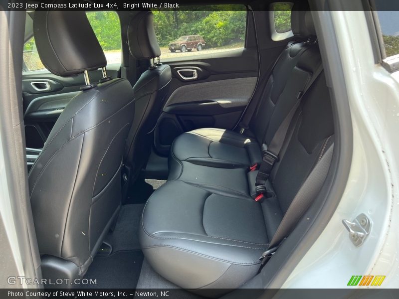 Bright White / Black 2023 Jeep Compass Latitude Lux 4x4