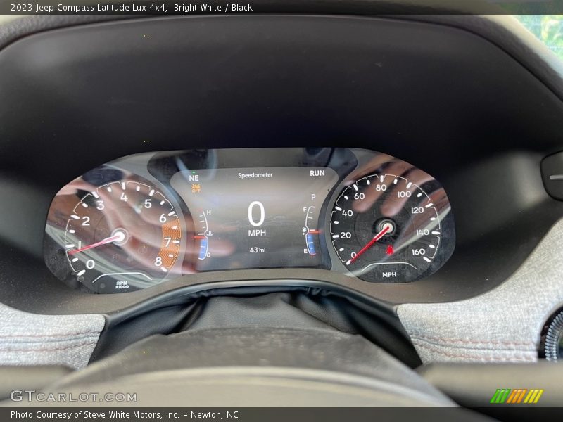 Bright White / Black 2023 Jeep Compass Latitude Lux 4x4