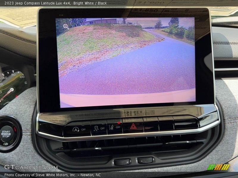 Bright White / Black 2023 Jeep Compass Latitude Lux 4x4