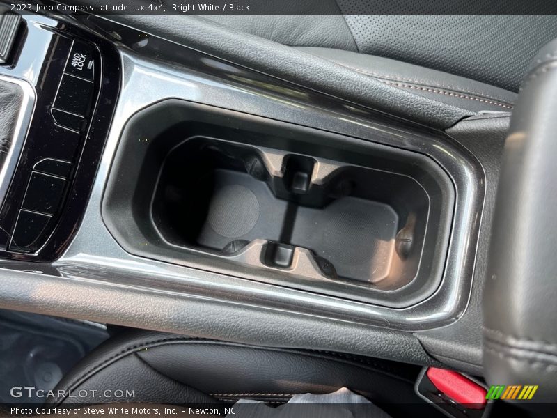 Bright White / Black 2023 Jeep Compass Latitude Lux 4x4