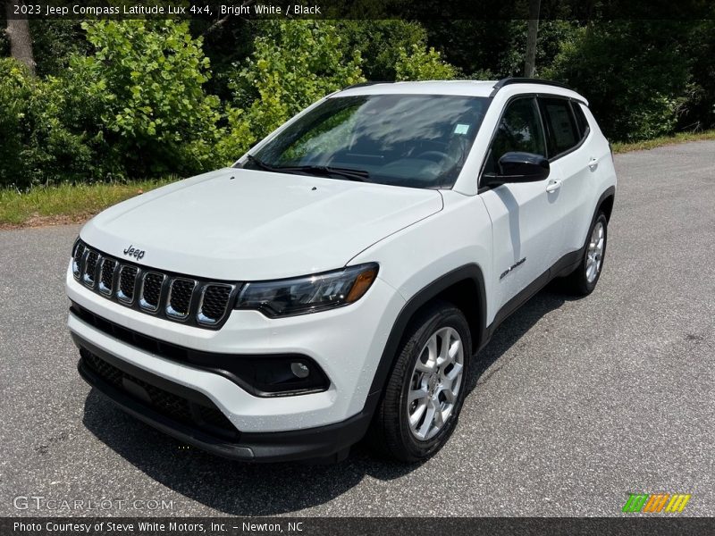 Bright White / Black 2023 Jeep Compass Latitude Lux 4x4