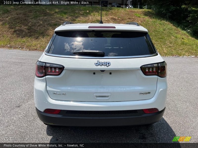 Bright White / Black 2023 Jeep Compass Latitude Lux 4x4