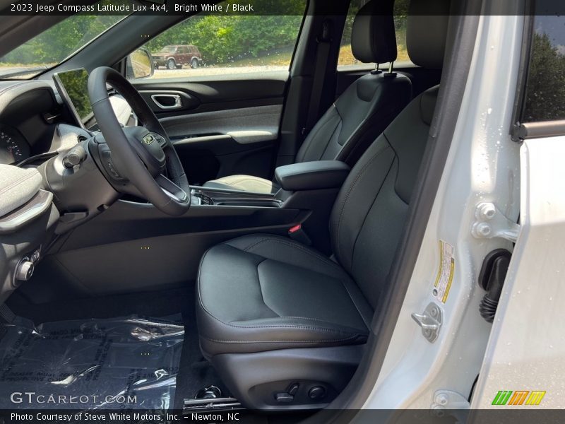 Front Seat of 2023 Compass Latitude Lux 4x4