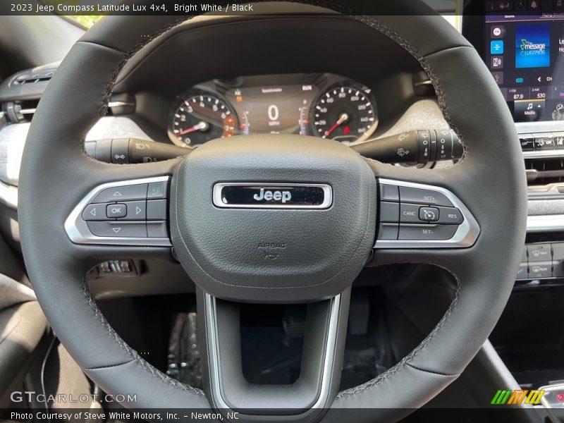  2023 Compass Latitude Lux 4x4 Steering Wheel