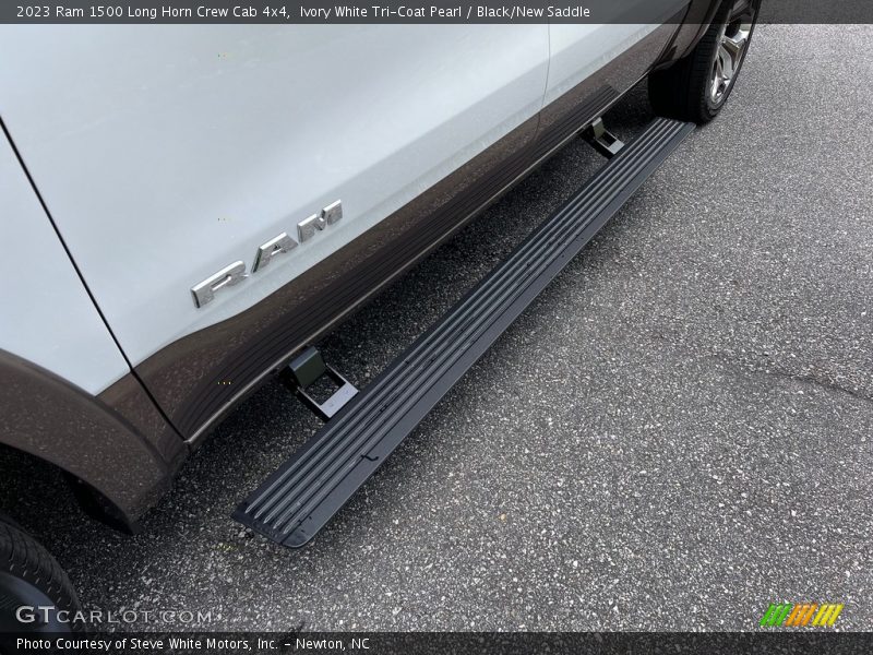 Ivory White Tri-Coat Pearl / Black/New Saddle 2023 Ram 1500 Long Horn Crew Cab 4x4