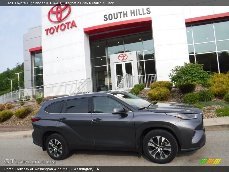 Magnetic Gray Metallic / Black 2021 Toyota Highlander XLE AWD
