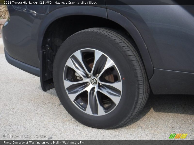 Magnetic Gray Metallic / Black 2021 Toyota Highlander XLE AWD