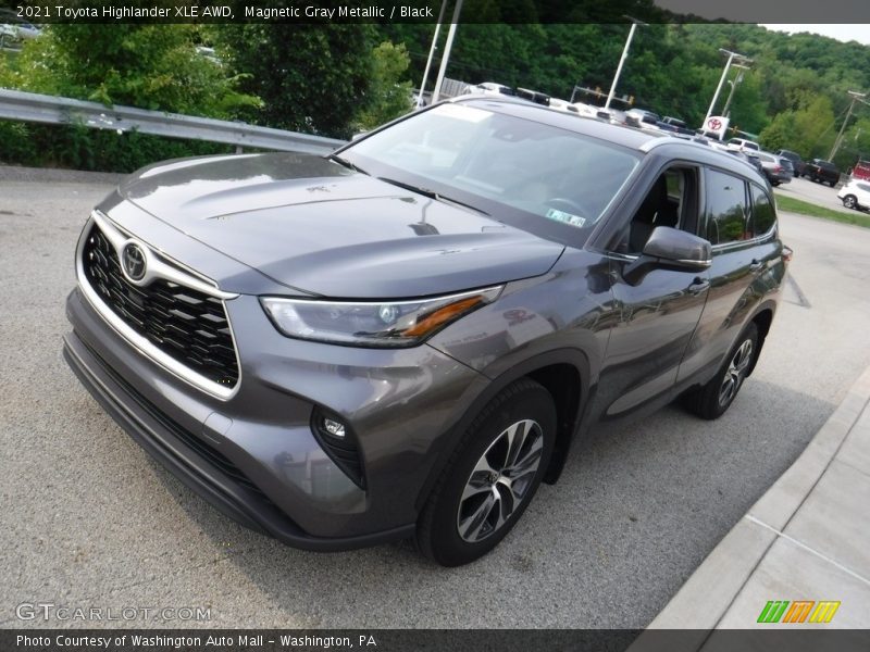 Magnetic Gray Metallic / Black 2021 Toyota Highlander XLE AWD