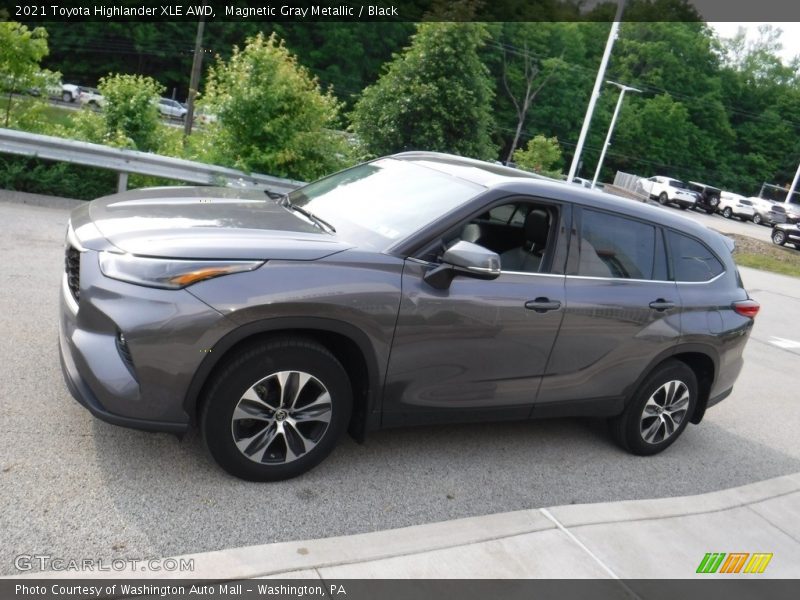 Magnetic Gray Metallic / Black 2021 Toyota Highlander XLE AWD