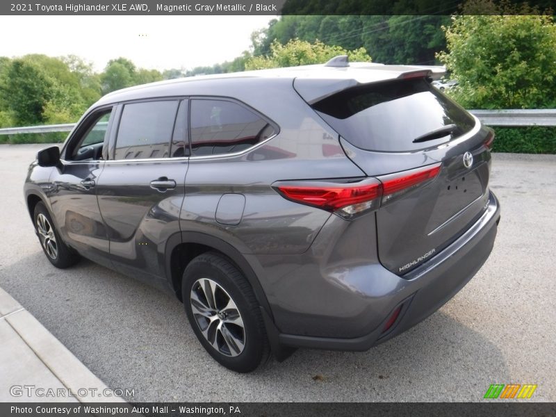 Magnetic Gray Metallic / Black 2021 Toyota Highlander XLE AWD