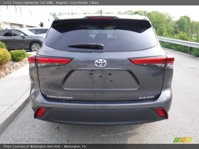 Magnetic Gray Metallic / Black 2021 Toyota Highlander XLE AWD