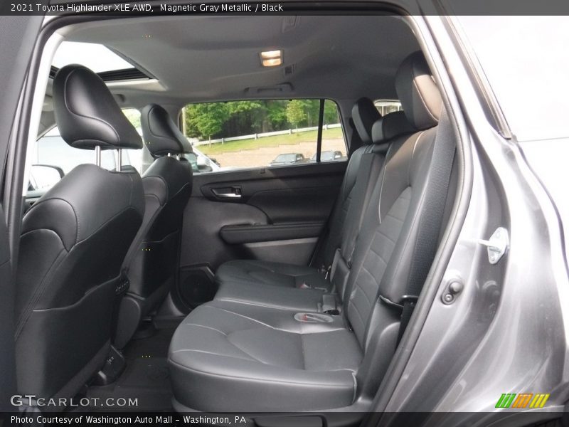 Magnetic Gray Metallic / Black 2021 Toyota Highlander XLE AWD