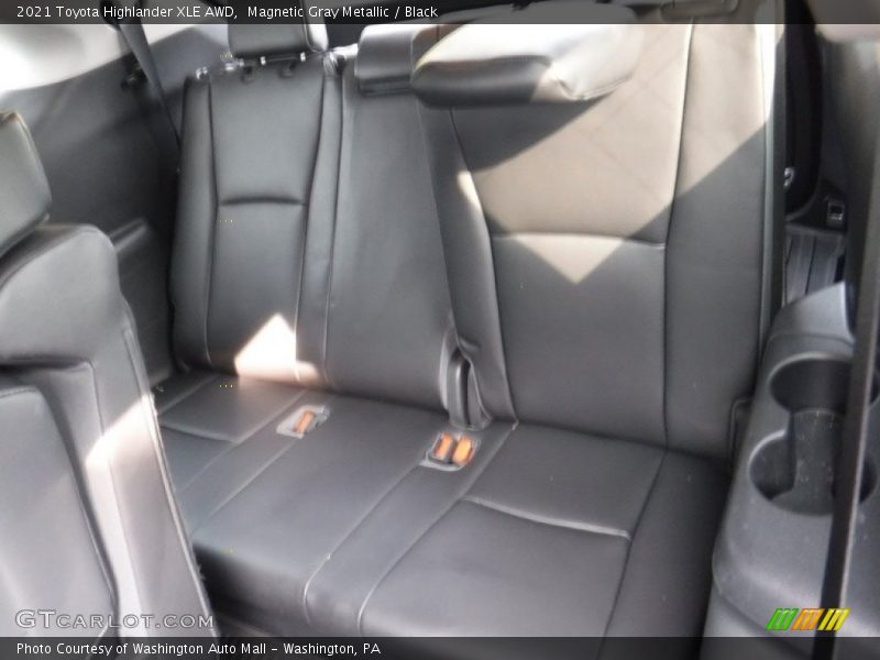 Magnetic Gray Metallic / Black 2021 Toyota Highlander XLE AWD
