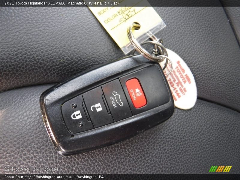 Magnetic Gray Metallic / Black 2021 Toyota Highlander XLE AWD