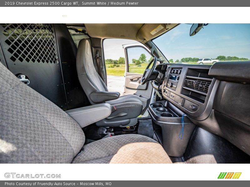 Summit White / Medium Pewter 2019 Chevrolet Express 2500 Cargo WT