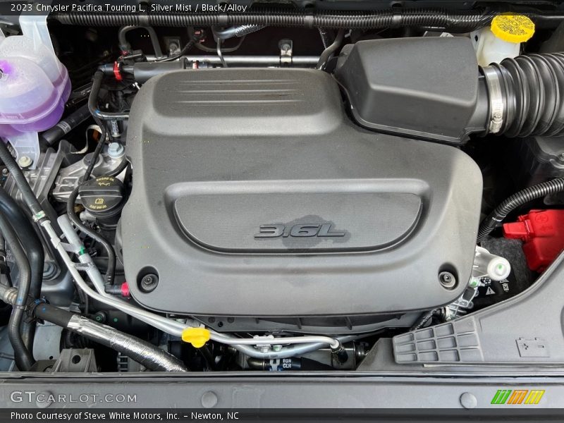 Silver Mist / Black/Alloy 2023 Chrysler Pacifica Touring L