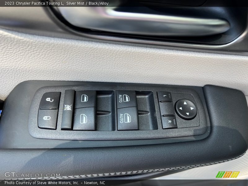 Silver Mist / Black/Alloy 2023 Chrysler Pacifica Touring L