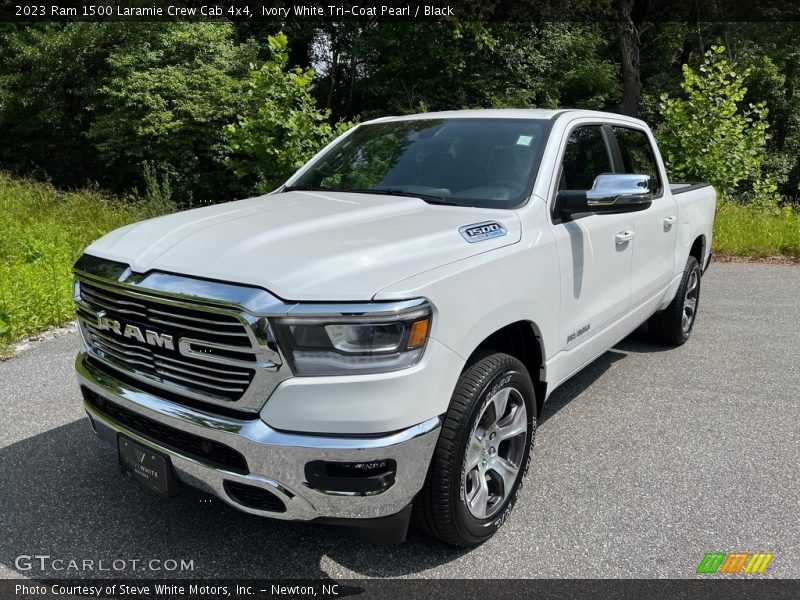 Ivory White Tri-Coat Pearl / Black 2023 Ram 1500 Laramie Crew Cab 4x4