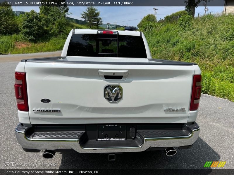 Ivory White Tri-Coat Pearl / Black 2023 Ram 1500 Laramie Crew Cab 4x4