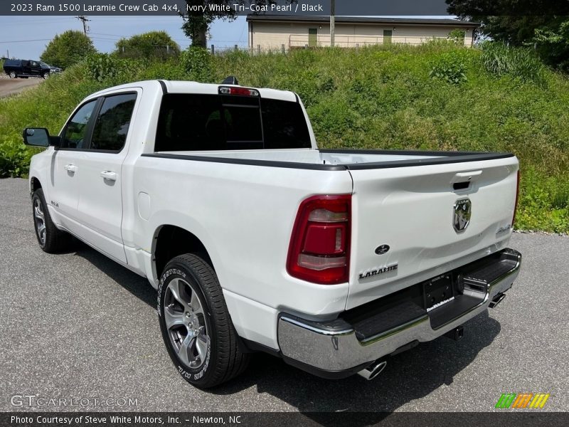 Ivory White Tri-Coat Pearl / Black 2023 Ram 1500 Laramie Crew Cab 4x4