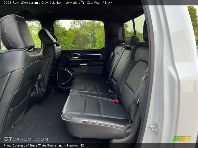 Ivory White Tri-Coat Pearl / Black 2023 Ram 1500 Laramie Crew Cab 4x4