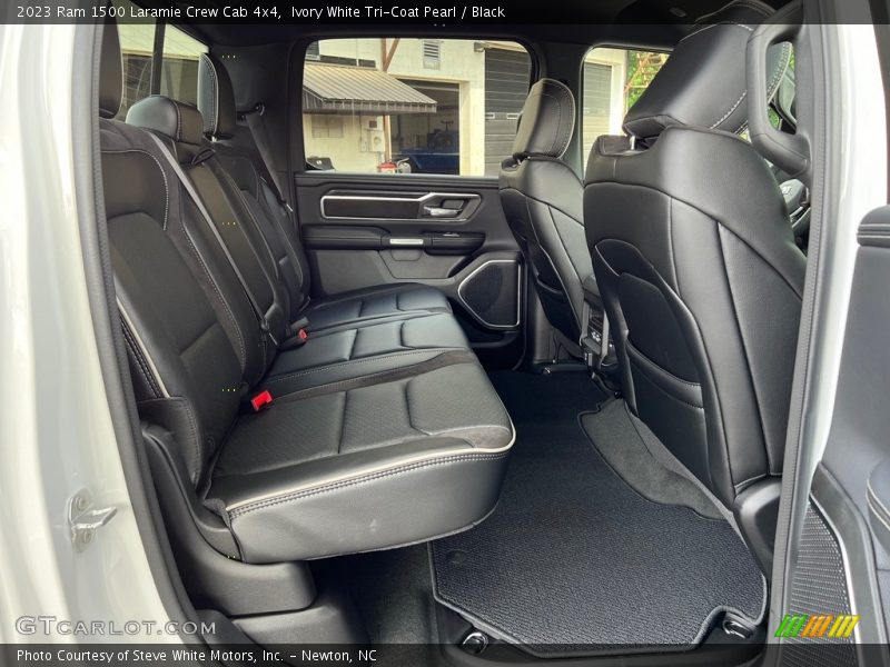 Ivory White Tri-Coat Pearl / Black 2023 Ram 1500 Laramie Crew Cab 4x4