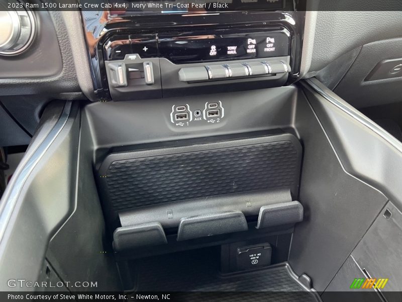 Ivory White Tri-Coat Pearl / Black 2023 Ram 1500 Laramie Crew Cab 4x4