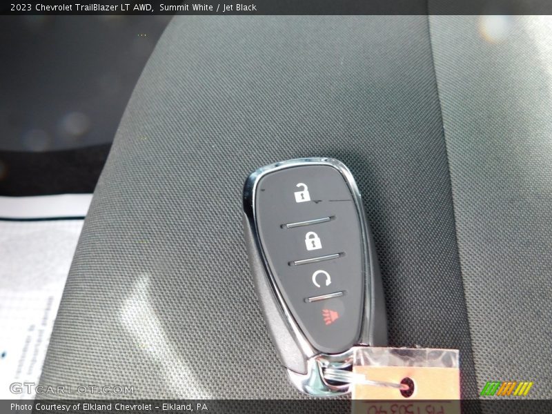 Summit White / Jet Black 2023 Chevrolet TrailBlazer LT AWD
