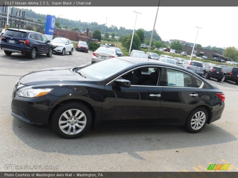 Super Black / Charcoal 2017 Nissan Altima 2.5 S